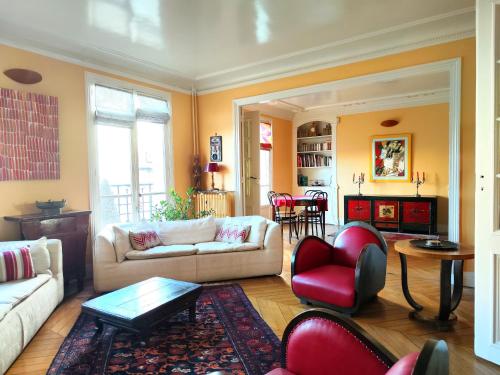 Paris 16 Apartment in Quiet Residential District