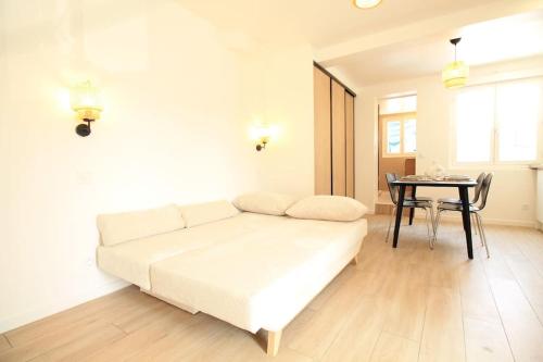 Χώρος καθιστικού στο Disponible - Maison Entière Rénovée - Matelas Emma - RERB, 5mn Paris - Parking Rue Gratuit - Matelas Emma - 6 pers - 2 Terrasses