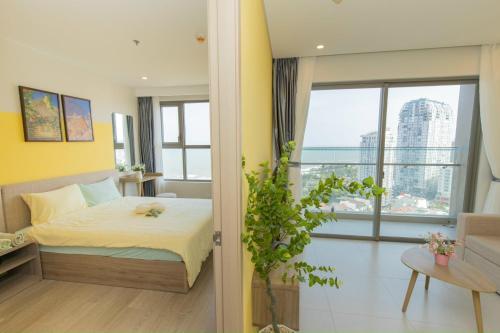 Ένα ή περισσότερα κρεβάτια σε δωμάτιο στο Infinity Pool Luxury Apartment The Song Vung Tau