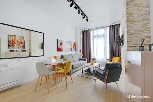 Intimate Apartment with Air Conditioner & Jacuzzi 2BR 6P Montmartre