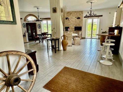 a living room with a wooden wheel on the floor at Country B&B Piani del Mattino in Potenza