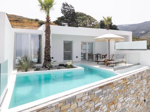 Bazén v ubytování Golden Vista, Beachfront Suites by Explore Andros nebo v jeho okolí