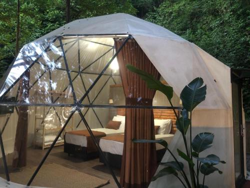 a room with a tent with a bed in it at Evaland Glamping Resort in Kuvançari