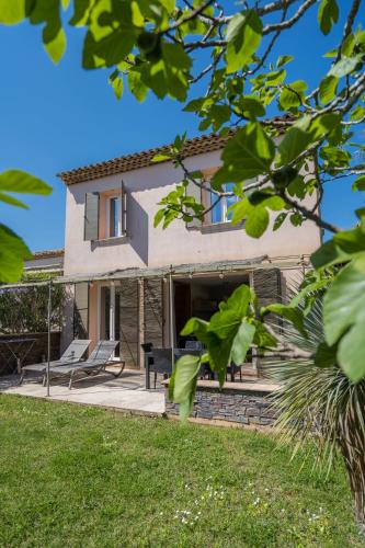 a villa with a view of the house at Les Maisons Du Sud in Saint-Tropez