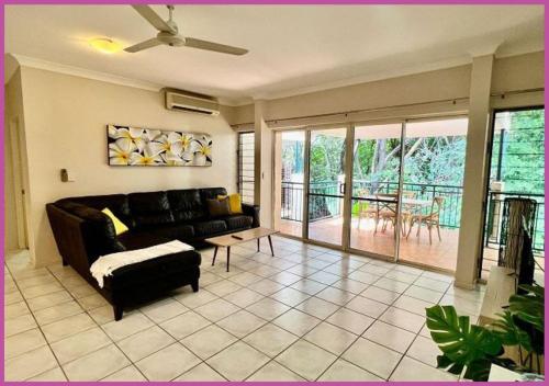 Χώρος καθιστικού στο Riverside Boulevard 13-151