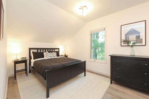 En eller flere senge i et værelse på Cozy Mountain Retreat * Dog Friendly