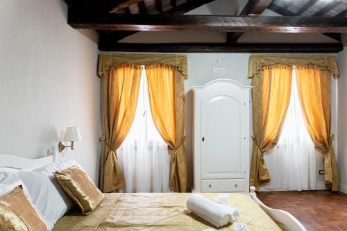 Cama o camas de una habitación en Palazzo Titti Rialto Suites