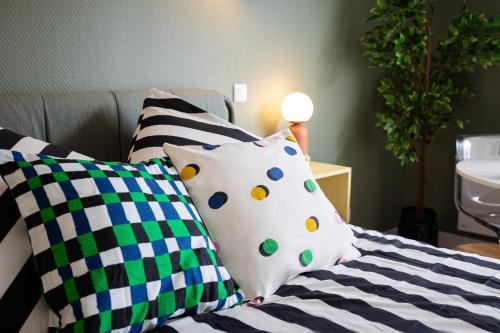 Lila Home - Tour Eiffel à 10mn - Balcon et Parking offert