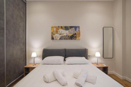 Athenian Escape 2BR, 2BA, Stylish Fully Reno Apt