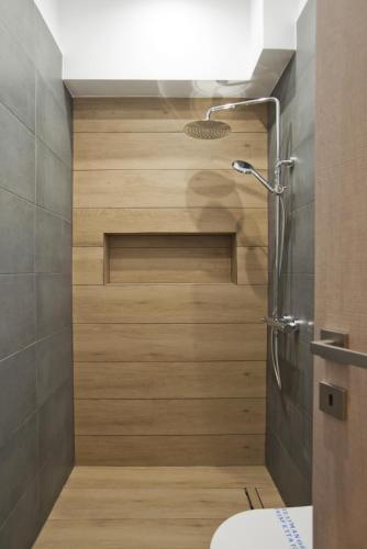 Athenian Escape 2BR, 2BA, Stylish Fully Reno Apt
