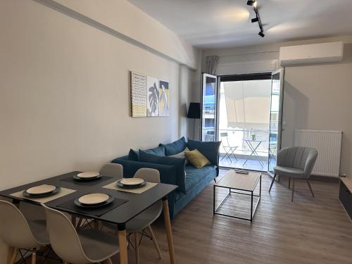 Athenian Escape 2BR, 2BA, Stylish Fully Reno Apt
