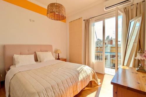 Bright Top-Floor Apartment - 2 Terraces - Αbove metro