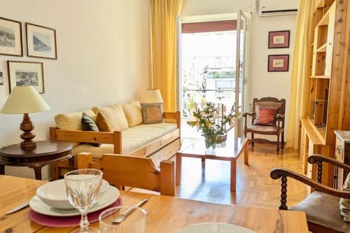 Bright Top-Floor Apartment - 2 Terraces - Αbove metro