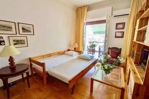 Bright Top-Floor Apartment - 2 Terraces - Αbove metro