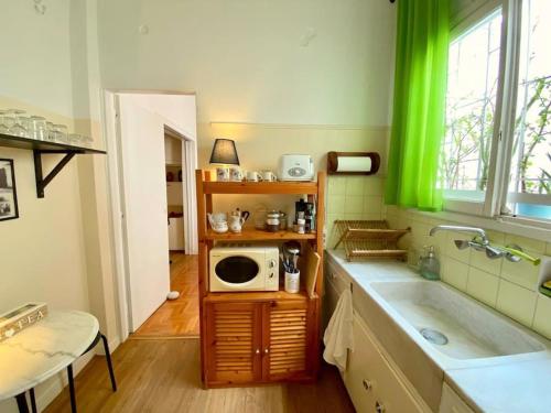 Bright Top-Floor Apartment - 2 Terraces - Αbove metro