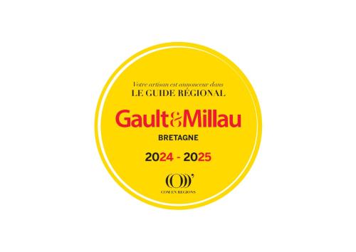 a label for a bottle of wine with the text giovanni milula at LE MOULIN DU COUFFON in Kerlouan
