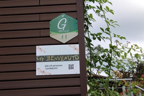 a sign on the side of a building at Ca’Benvenuto in Doische