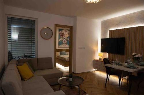 Televízia a/alebo spoločenská miestnosť v ubytovaní Exclusive appartment