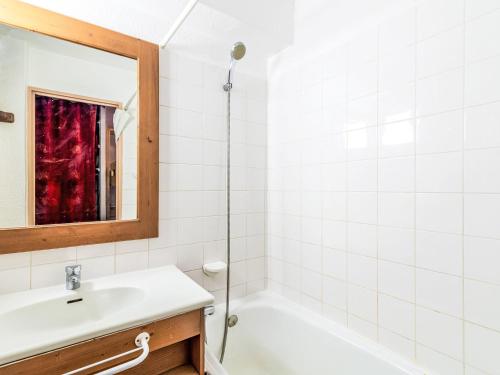 Studio Rond Point des Pistes - Val Claret-23 by Interhome