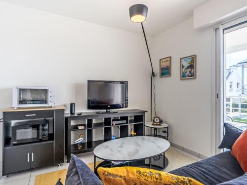 TV a/nebo společenská místnost v ubytování Apartment Résidence Amiral by Interhome