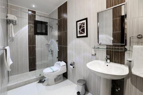 Bathroom sa Aswar Al Olaya Hotel Suites