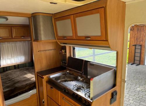 Fotografie z fotogalerie ubytování Schlaflodge Wohnwagen in idyllischer Natur v destinaci Prusdorf