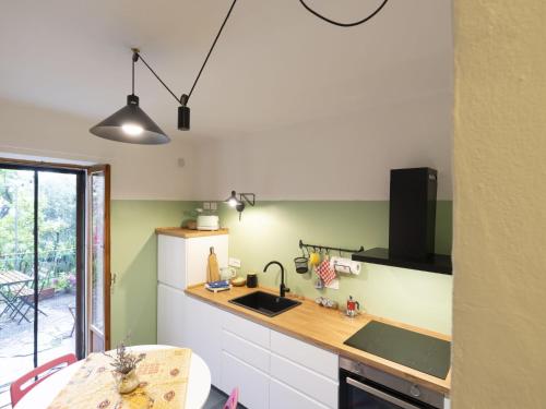 Η κουζίνα ή μικρή κουζίνα στο Holiday Home Bibi by Interhome