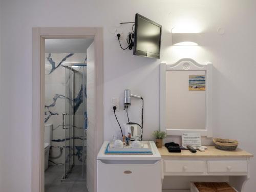Gallery image of Ayeri Hotel in Parikia