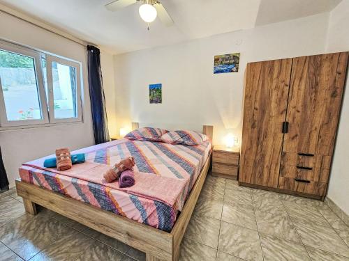 een slaapkamer met een bed en een houten deur bij Apartment Octopus-5 by Interhome in Bogomolje