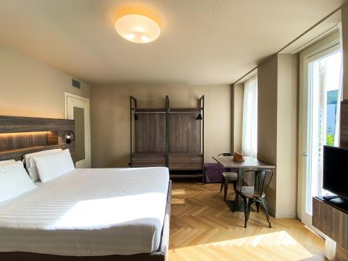 a bedroom with a bed and a desk and a television at Residence Villa Bottacin in Trieste