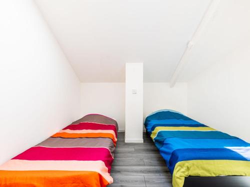 Postel nebo postele na pokoji v ubytování Apartment Les Sablières by Interhome