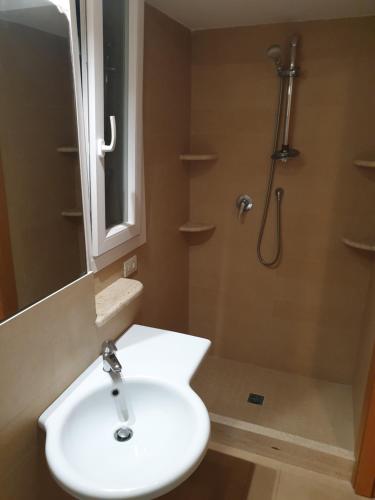 a bathroom with a sink and a shower at Nettuno apartment city center sea view in Nettuno