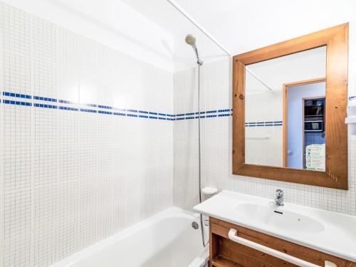 Studio Rond Point des Pistes - Val Claret-22 by Interhome