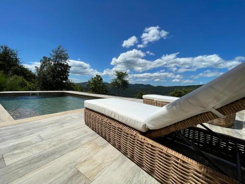 Hồ bơi trong/gần Suite Villa Eden du Belvédère Cévenol - Gîte en Cévennes au calme absolu et vue panoramique - Piscine - Jacuzzi - Only Adult - Classé 5 étoiles
