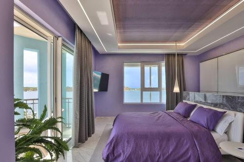 Ένα ή περισσότερα κρεβάτια σε δωμάτιο στο Serenity Penthouse - The Pinnacle of Luxury