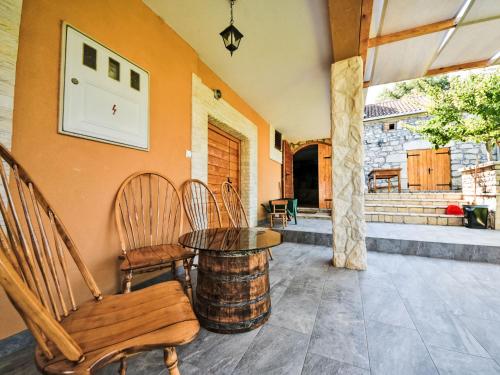 Kawasan patio atau luaran di Holiday Home Matošić by Interhome