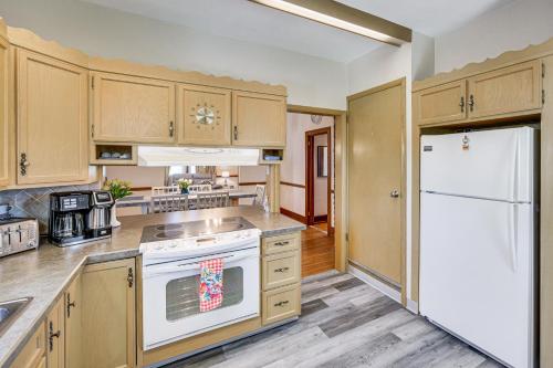 Η κουζίνα ή μικρή κουζίνα στο 5 Mi to Hersheypark Family Home with Game Room