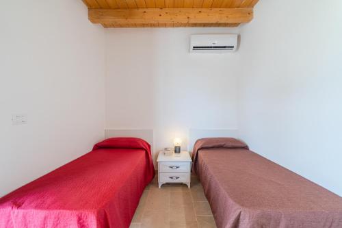 two beds sitting next to each other in a room at Agrivillage San Lorenzo in San Lorenzo