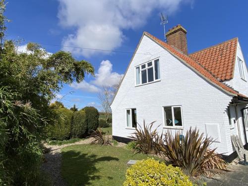Κήπος έξω από το 3 Bed in Wighton KT085
