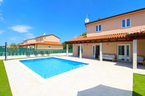 Villa Rose 2352