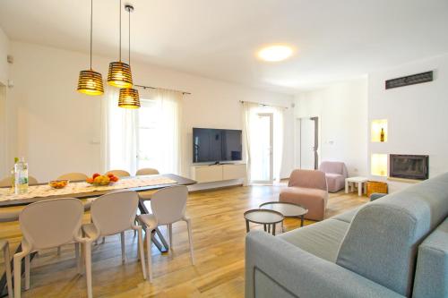 Villa Rose 2352