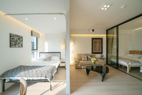 two images of a bedroom and a living room at Shanghai Yi Du B&B - Near Nanjing West Road commercial district, 350 walk from the Natural History Museum subway in Shanghai