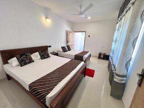 Postel nebo postele na pokoji v ubytování Millenium Lodge - Anuradhapura