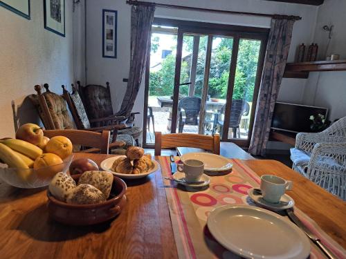 a wooden table with bowls of fruit on it at Gîte Filly 4A1 - 4 pers. in Nadrin