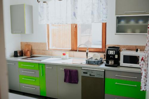 Kuchyň nebo kuchyňský kout v ubytování Casa de pe Mal