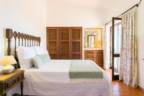 Spacious Private Villa with Pool, Sea View & Walkable Beach Access