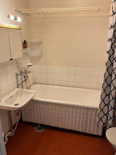 a bath tub and a sink in a bathroom at Апартаменты в Иматре in Imatra