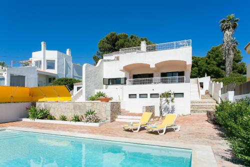Spacious Private Villa with Pool, Sea View & Walkable Beach Access