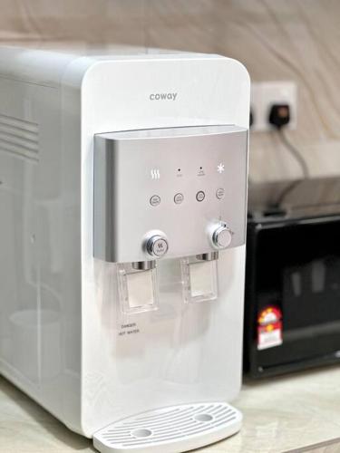 a white microwave sitting on top of a counter at URBAN Georgetown 9Pax 4QueenBed 3Bedroom 2Bath 2carparks in Jelutong
