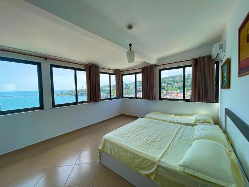 Kloi Beachfront Apartments